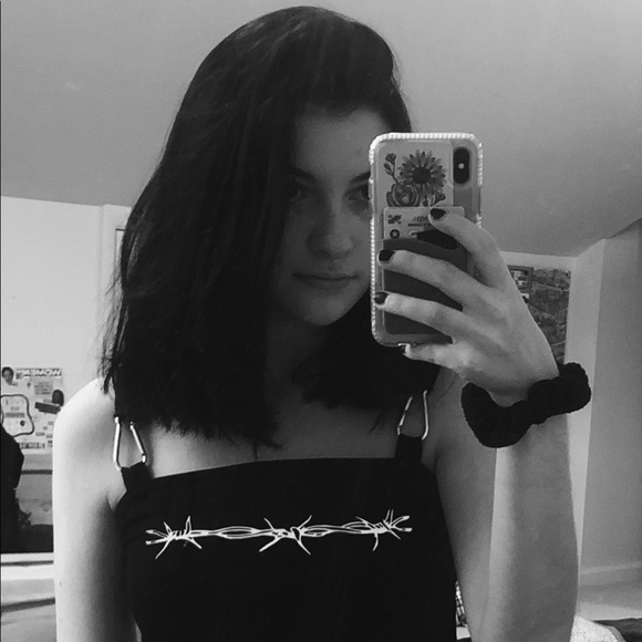 Meet your Posher, Elise - Picture 1 of 3